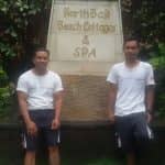 Ngurah-Gede Fahrer vor dem Eingang