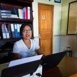 Minxi_preview Minxi kümmert sich als Office Managerin um die Abläufe im Hintergrund. Bestellungen, Einkäufe, Übersichten. Wie die meisten Mitarbeiterinnen hat sie gleich nach der Oberschule bei uns angefangen.